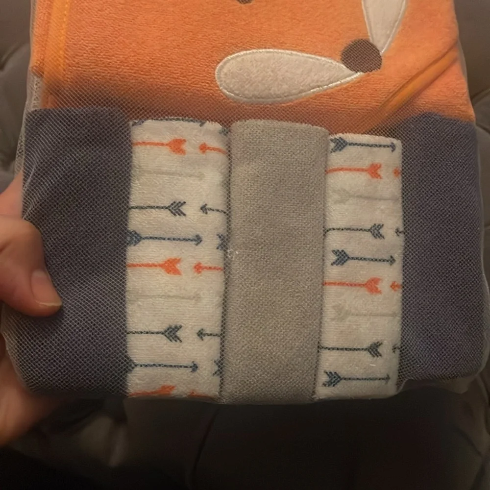Luvable Friends Hooded Towel with Five Washcloths Fox